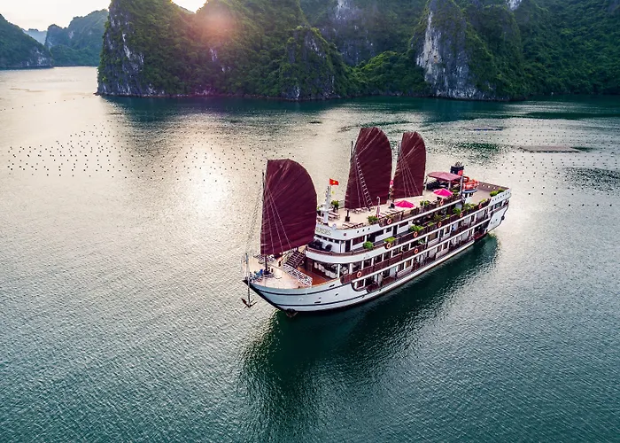  Alisa Cruise Ha Long