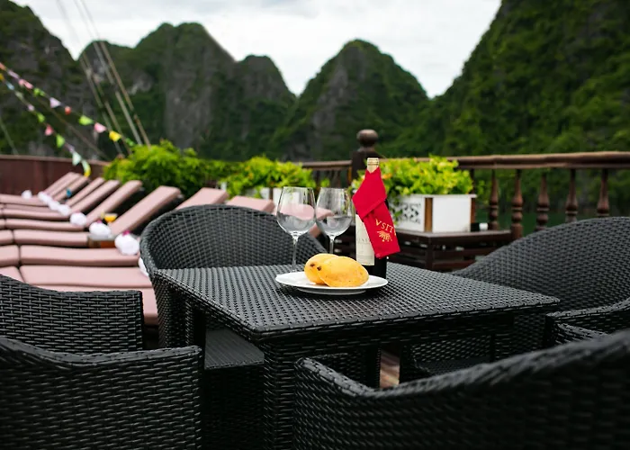 Alisa Cruise Ha Long