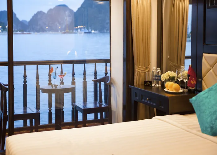 Alisa Cruise  Ha Long