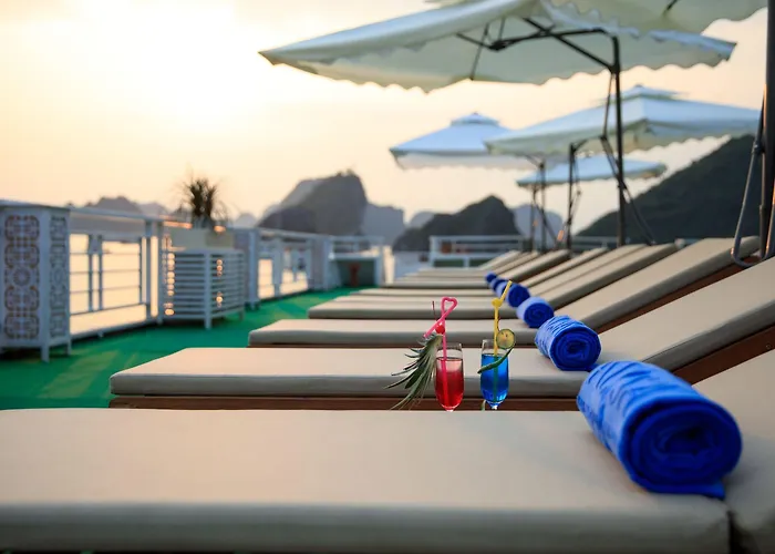 Alisa Cruise  Ha Long